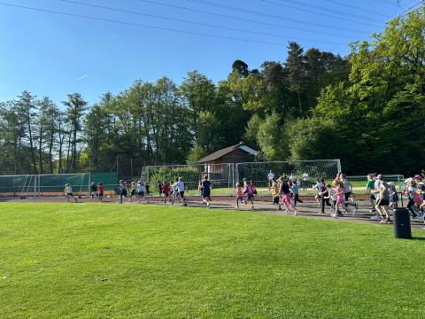 Spendenlauf „Kinder laufen für Kinder“ – Gemeinsam Gutes tun